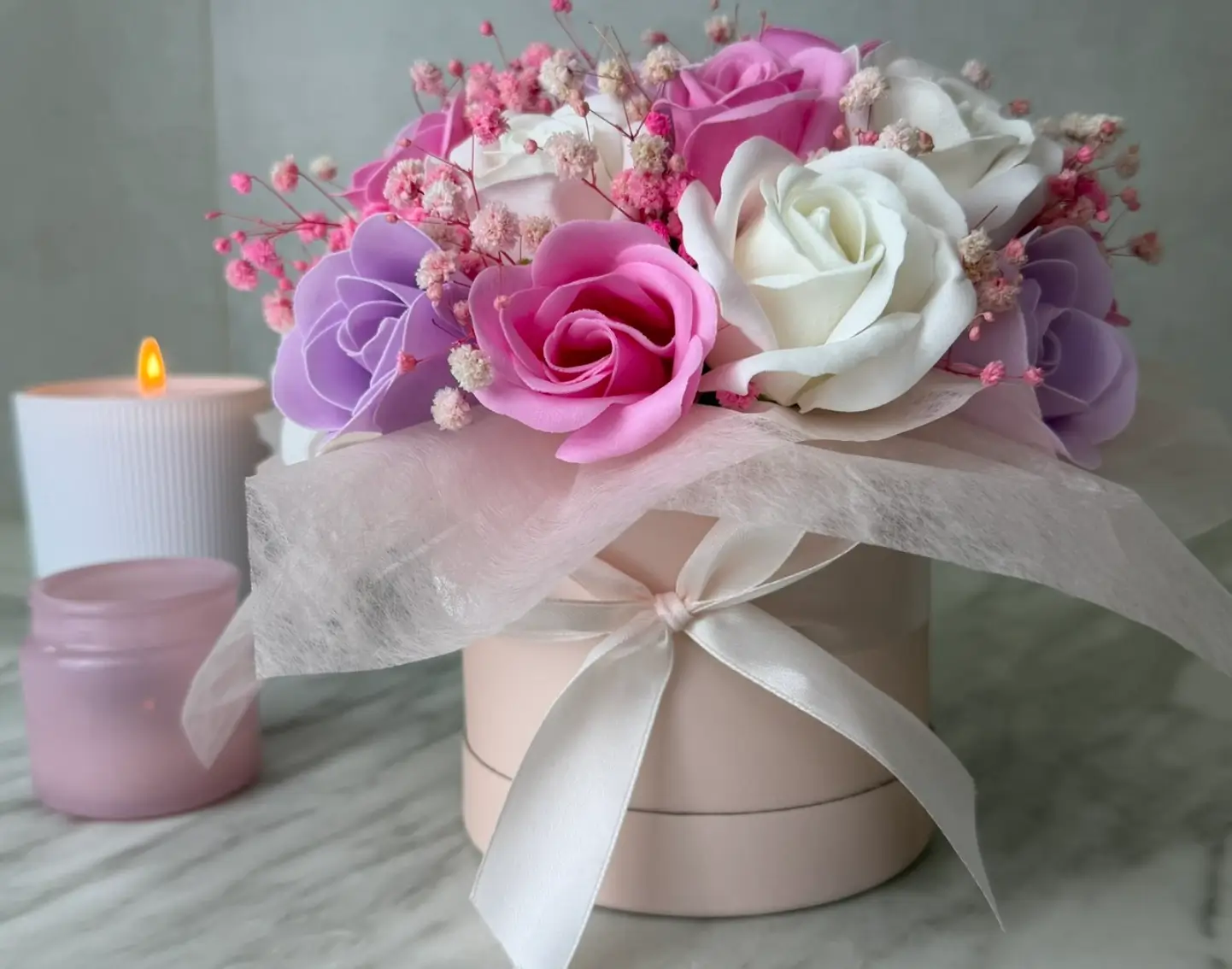 Jak dbać o kompozycje kwiatowe, aby służyły latami