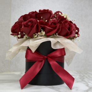 Flowerbox z kwiatów mydlanych czerwony