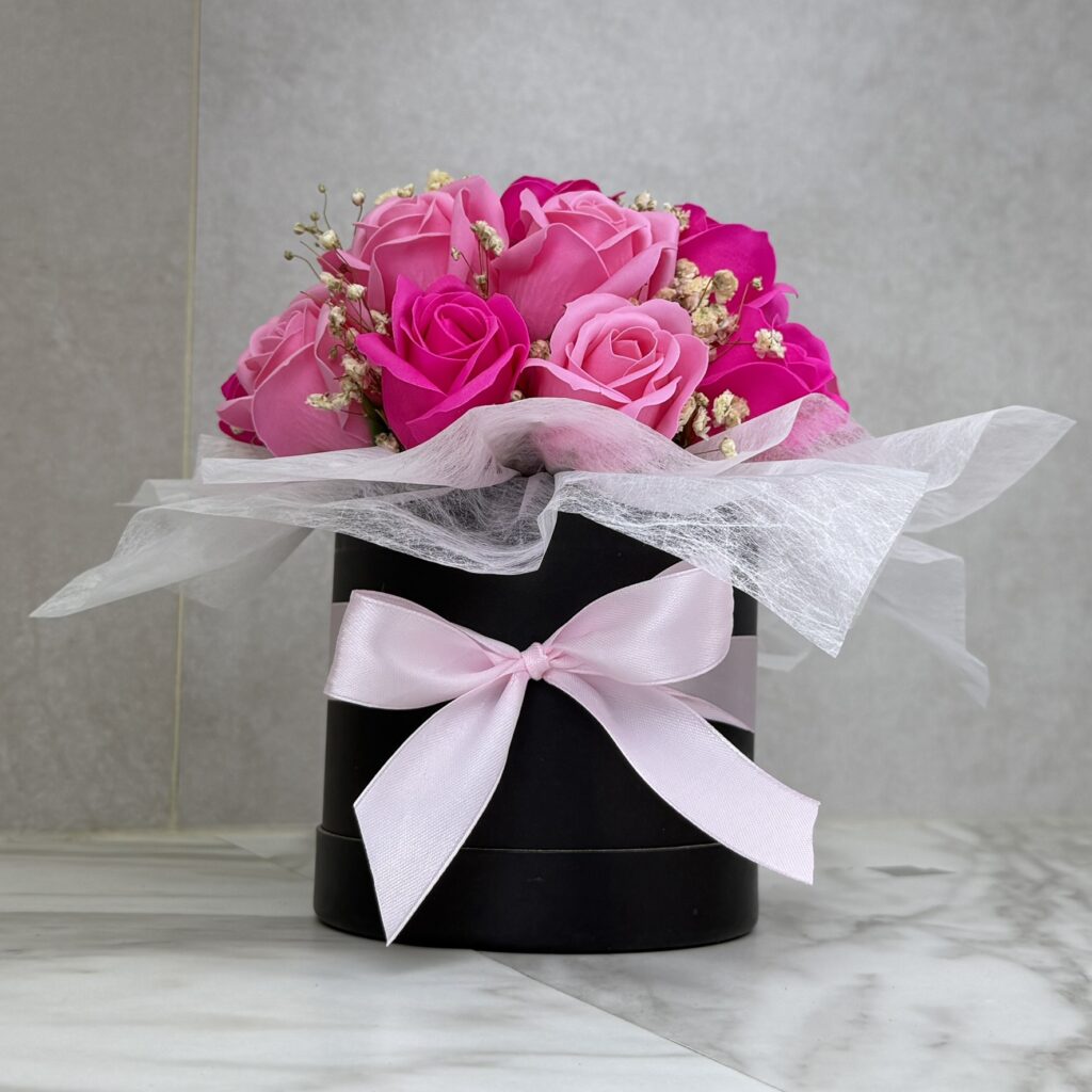 Flowerbox z kwiatów mydlanych różowy