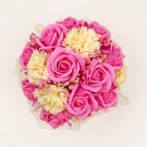 Flowerbox z kwiatów mydlanych różowo-kremowy